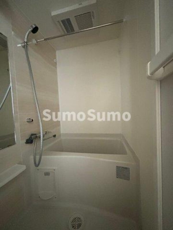 浴室(コンパクトで使いやすいお風呂です)