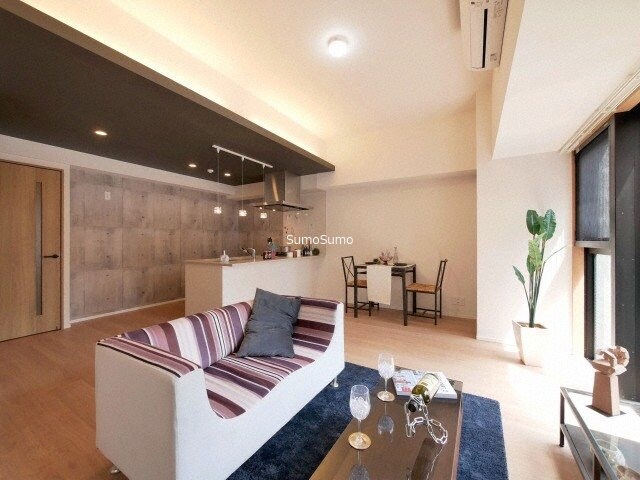 物件内観写真19　(こちらのリビングで趣味の時間をお楽しみください)