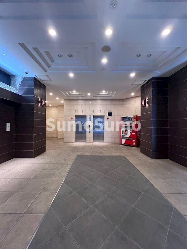 物件外観写真3　(落ち着いたエントランスです)