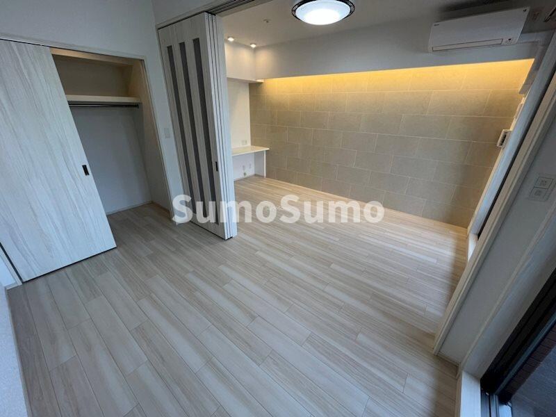 物件内観写真7　(開放的な寝室です)