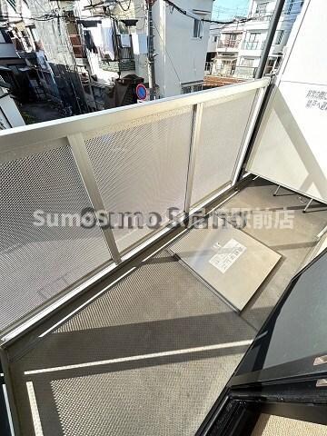 物件内観写真8　(暖かな日差しのふりそそぐバルコニー)