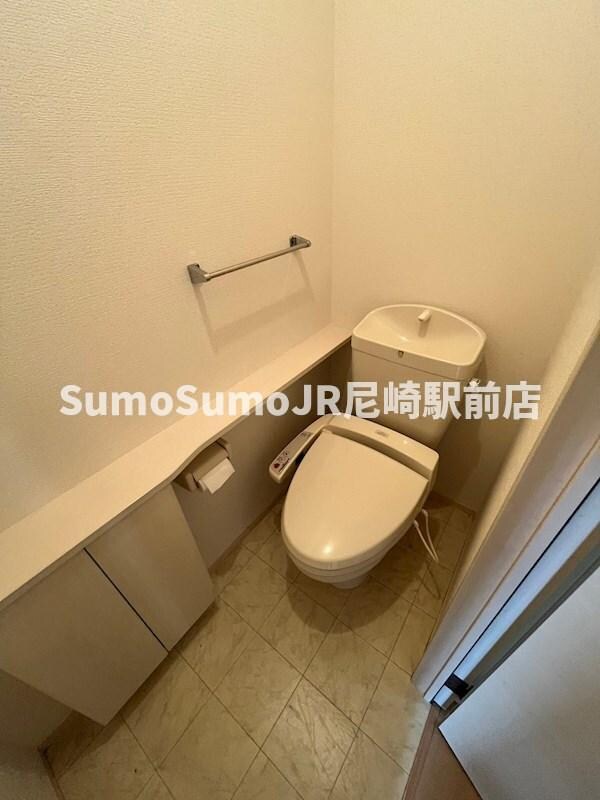 トイレ(落ち着いた色調のトイレです)