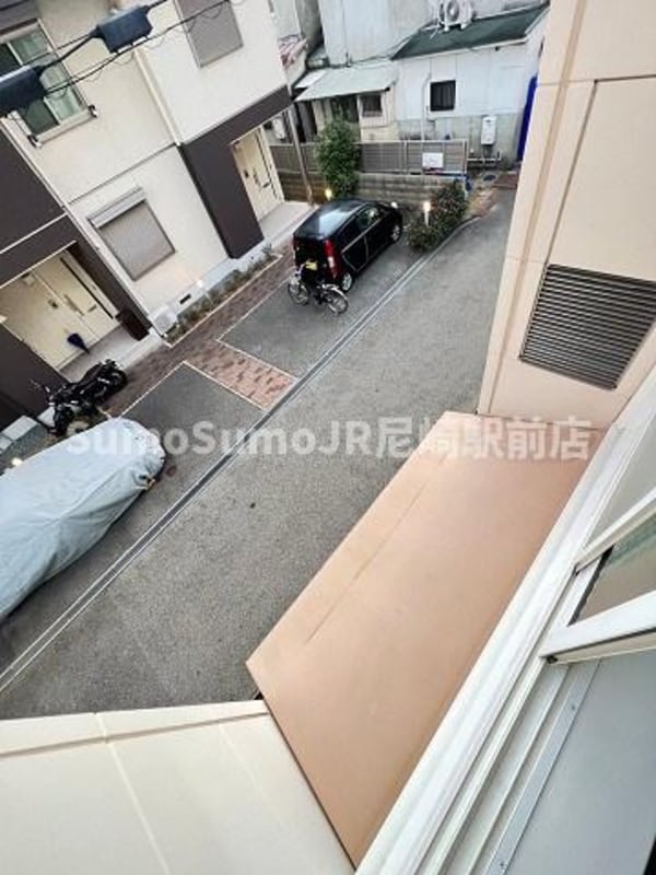 バルコニー(開放的で明るい空間を演出してくれるバルコニーです)