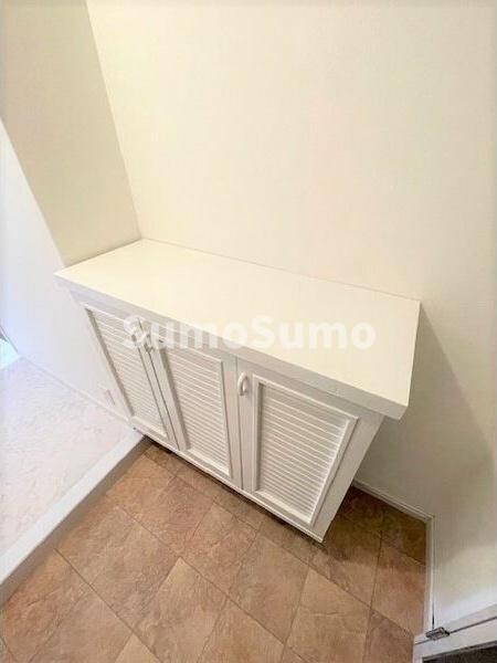 物件内観写真4　(ゆったりとした玄関です)