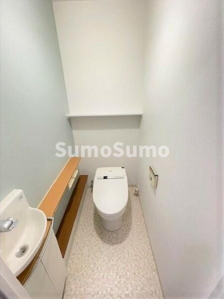 物件内観写真11　(ゆったりとした空間のトイレです)