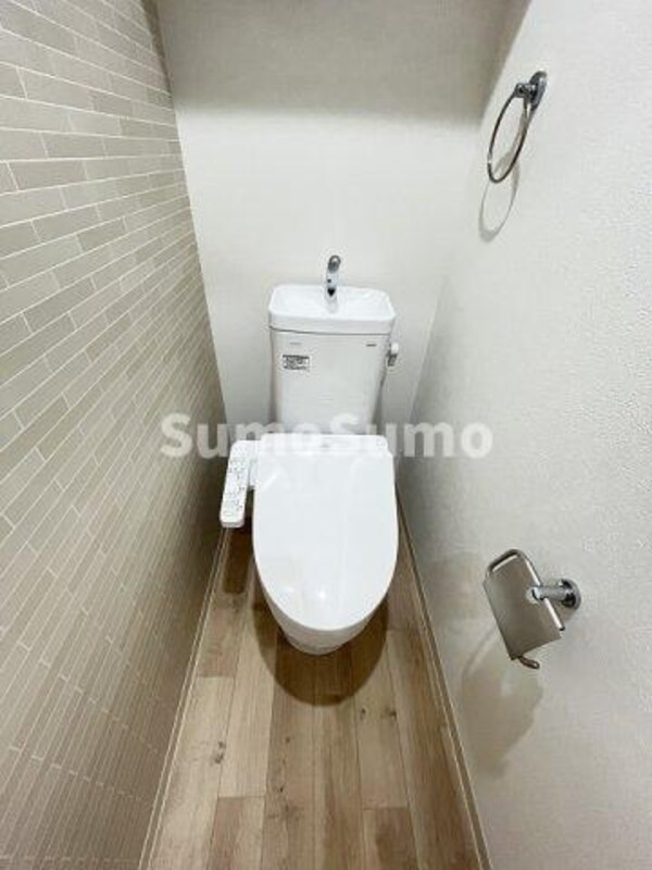 トイレ(落ち着いた色調のトイレです)