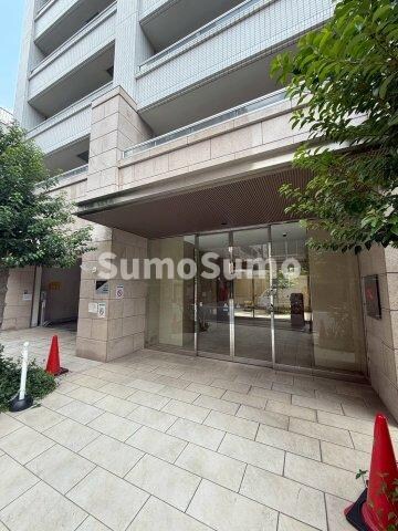 物件外観写真2　(清潔なエントランスです)