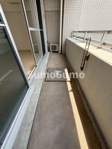 物件内観写真9　(外からの目が気にならないバルコニーで洗濯物が干せます)