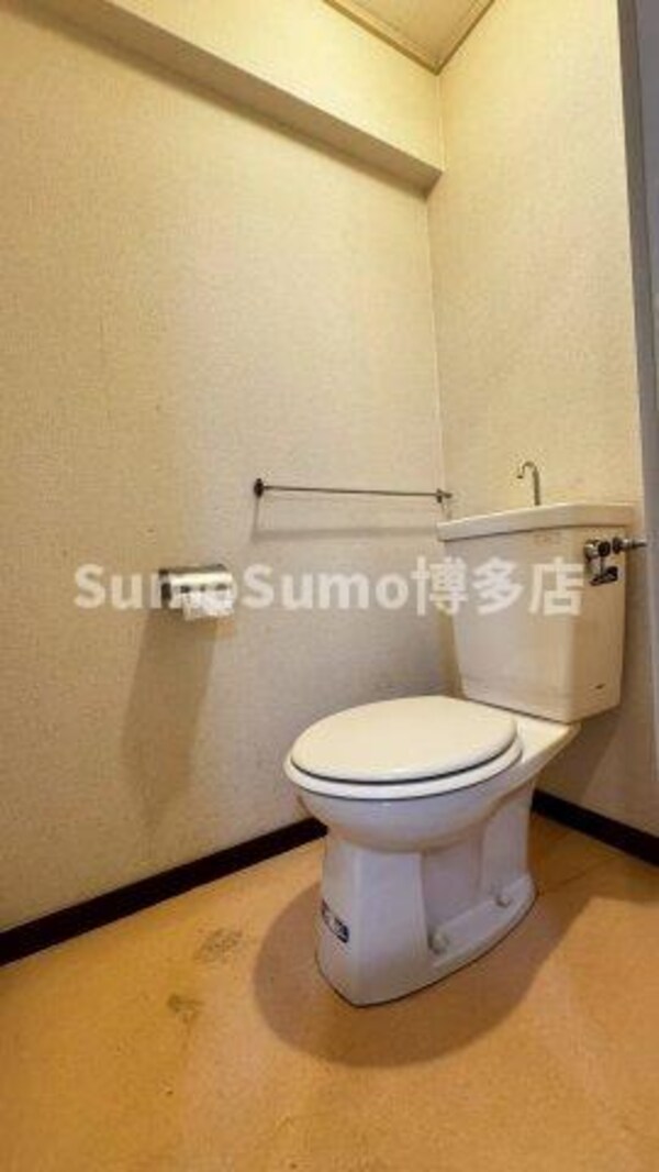 トイレ(落ち着いた色調のトイレです)