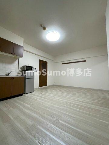 物件内観写真5　(おしゃれな居間です)