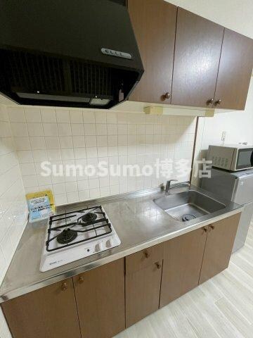 物件内観写真6　(コンパクトなキッチンで掃除もラクラク)