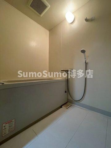 物件内観写真7　(日々の疲れを癒すお風呂付です)