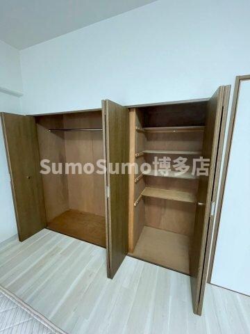 物件内観写真10　(たっぷりとした収納スペースです)