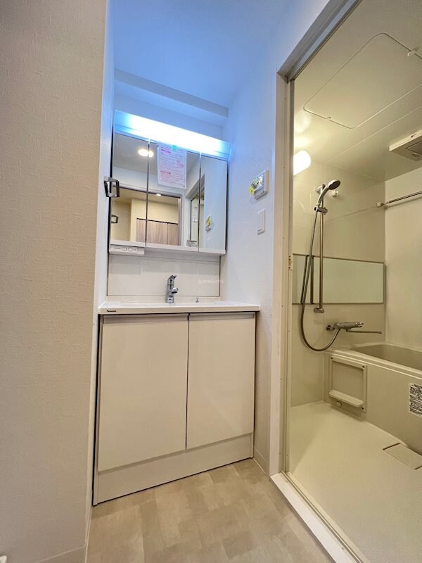 物件内観写真11　(スペースが確保できる洗面所です)