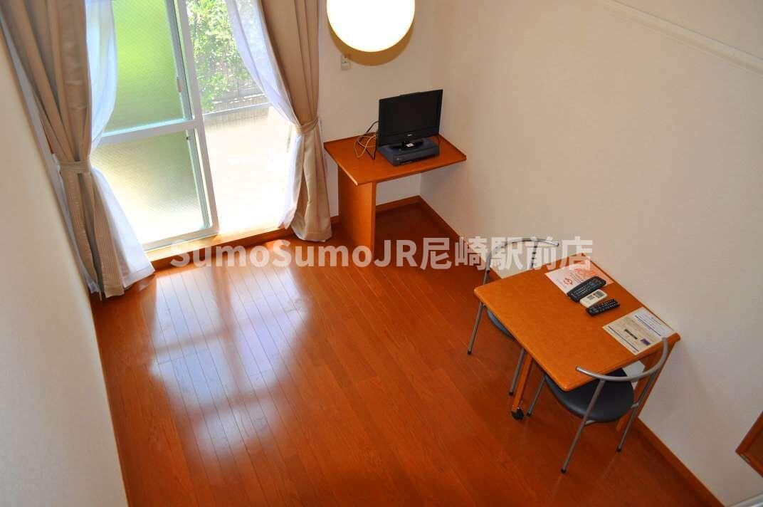 物件内観写真2　(リビングです)