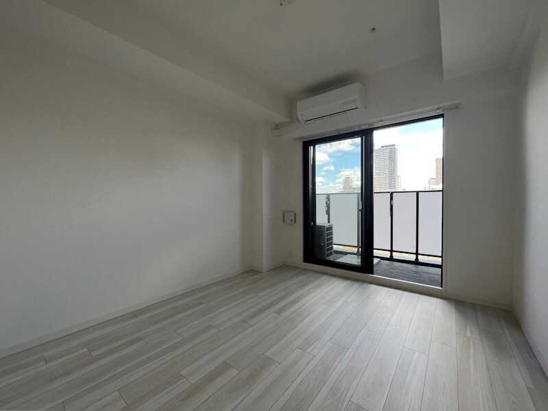 物件内観写真6　(こちらの居間で趣味の時間をお楽しみください)