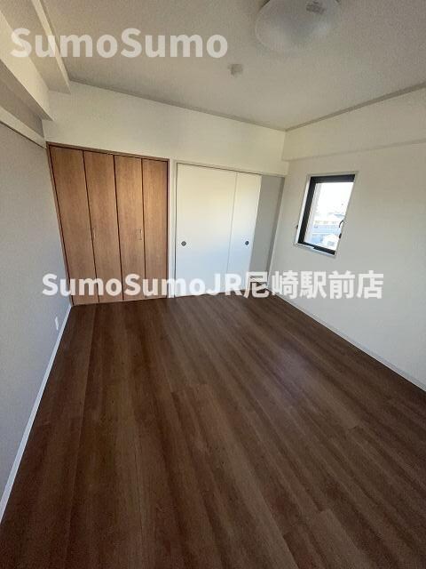 物件内観写真4　(おしゃれな居間です)