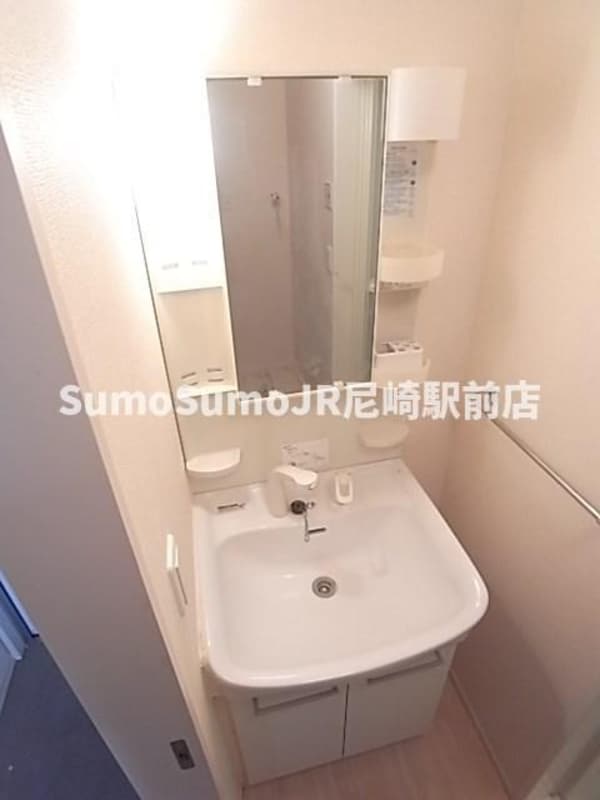 独立洗面台(独立洗面台、朝の身支度には欠かせません)