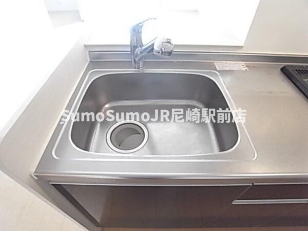 キッチン(コンパクトなキッチンで掃除もラクラク)