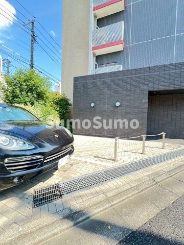 物件外観写真3　(駐車場に車を止められます)