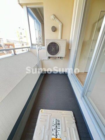 物件内観写真18　(お洗濯にも便利なバルコニー付き)