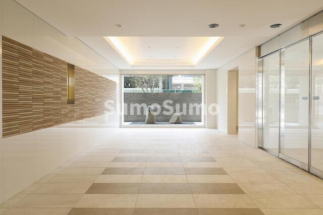 物件外観写真3　(建物の内部です)