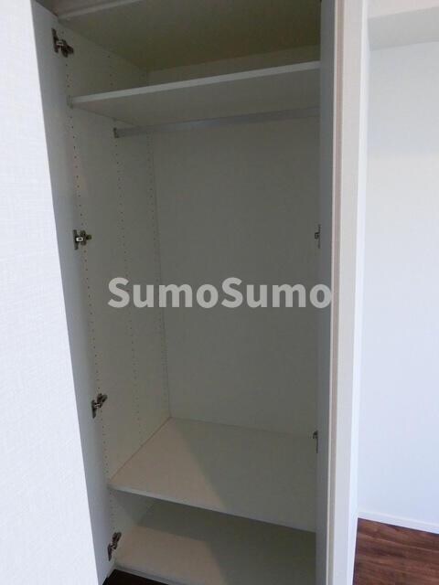 物件内観写真9　(便利な収納スペースです)