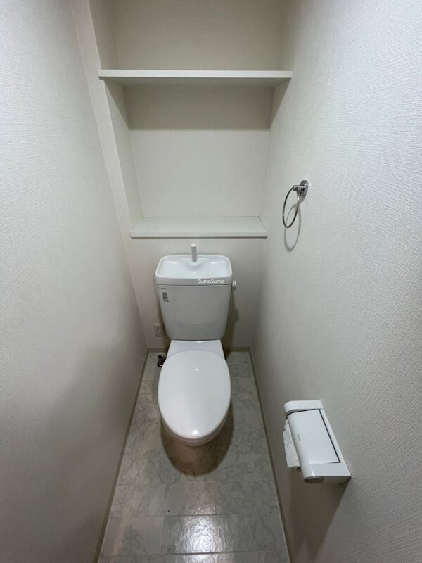 トイレ(落ち着いた色調のトイレです)