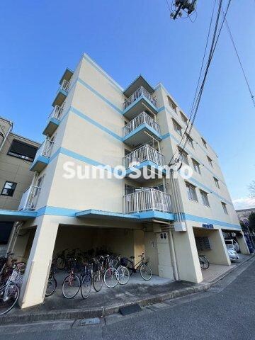 物件外観写真1　(外観は落ち着いています)