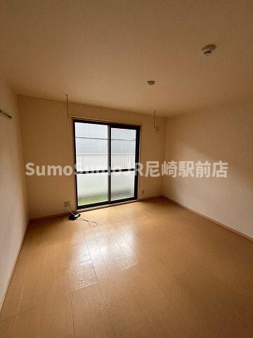 物件内観写真5　(使いやすい居間です)