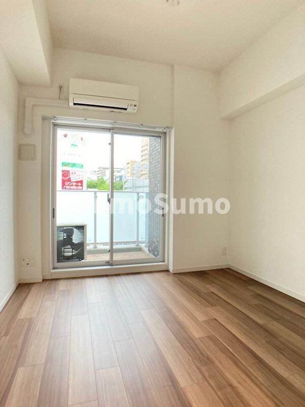 寝室(落ち着いた色調の寝室です)