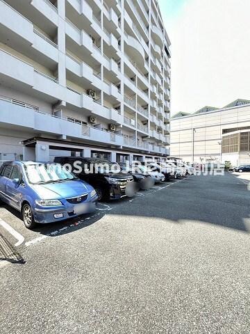 物件外観写真2　(駐車場に車を止められます)