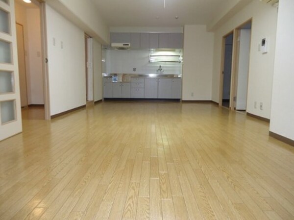 居室(ゆったり過ごせる居間です)