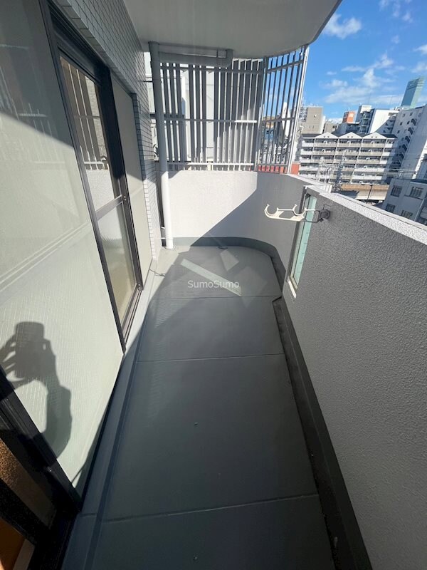 バルコニー(外からの目が気にならないバルコニーで洗濯物が干せます)