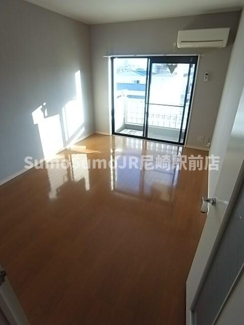 物件内観写真7　(ゆったり過ごせるリビングです)