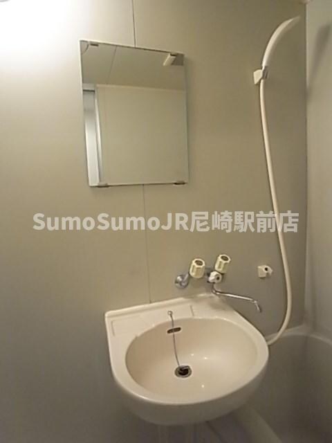 物件内観写真12　(明るい洗面所です)