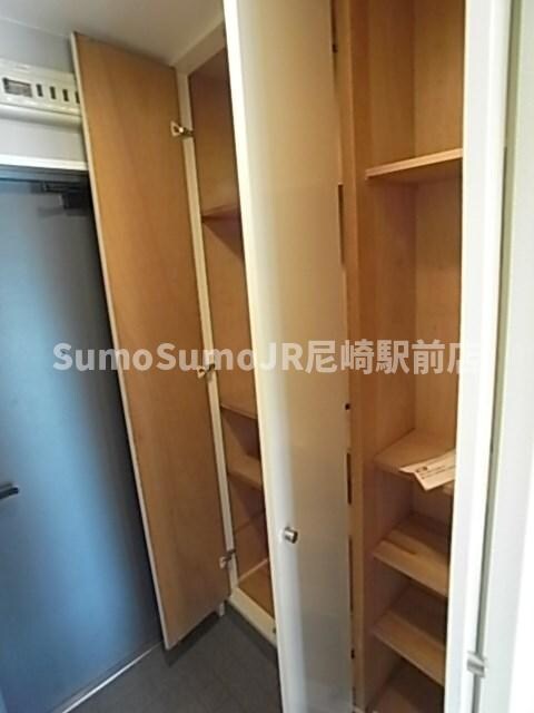 物件内観写真17　(収納豊富です)