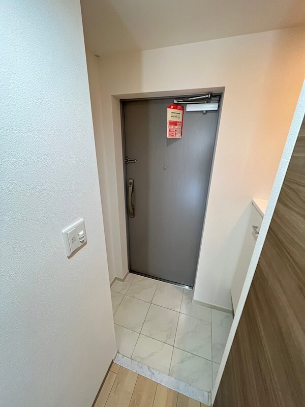 物件内観写真4　(シンプルで使いやすい玄関です)
