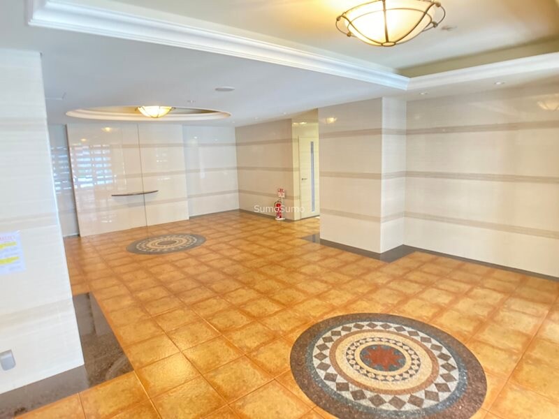 物件外観写真3　(ゆとりのあるロビーです)