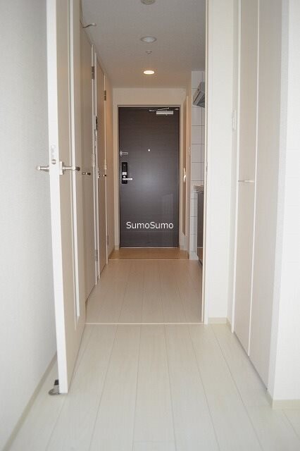 物件内観写真5　(収納もある玄関です)