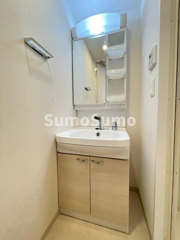 物件内観写真11　(コンパクトで使いやすい洗面所)