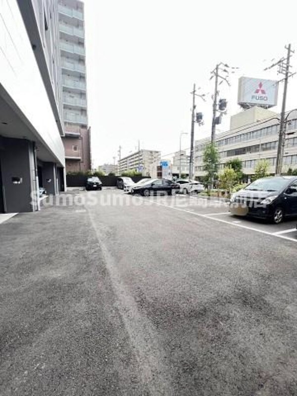 駐車場(駐車場に車を止められます)