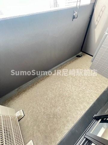 物件内観写真11　(バルコニーからの眺めを楽しみながら食事をしませんか)