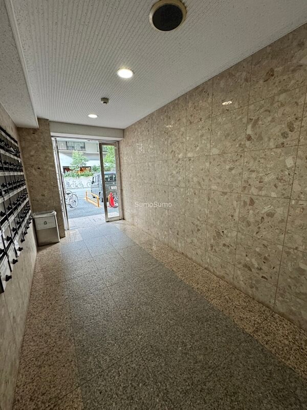 物件外観写真2　(毎日通るエントランスはこのようになっています)