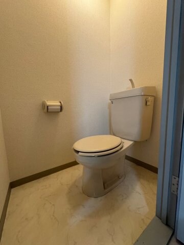物件内観写真11　(シンプルで使いやすいトイレです)