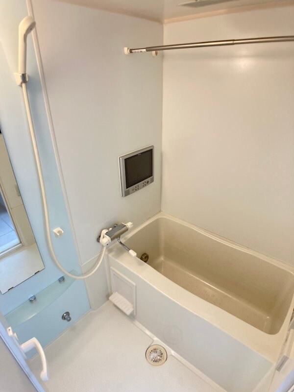 物件内観写真8　(きれいなお風呂です)