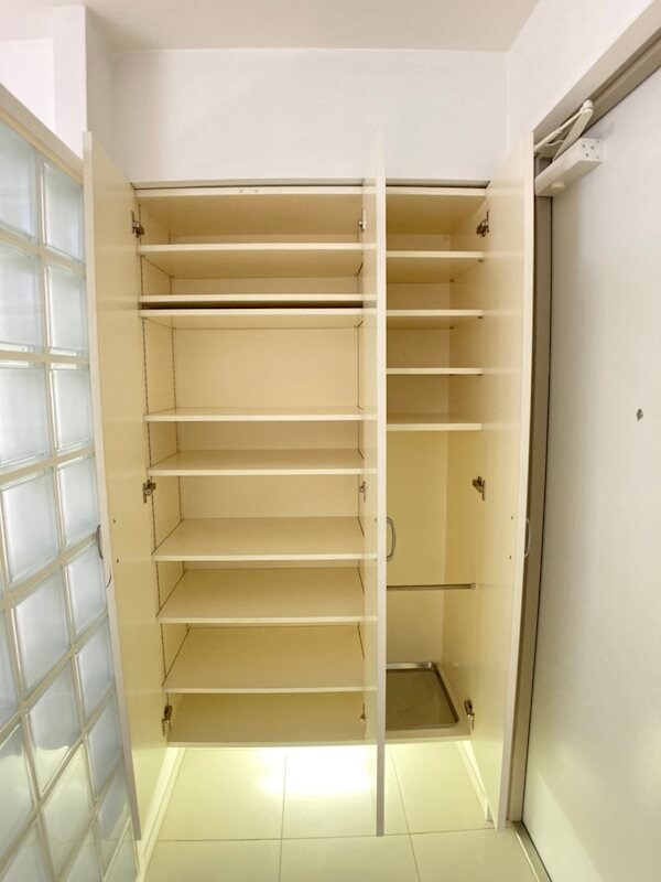 物件内観写真13　(収納豊富です)