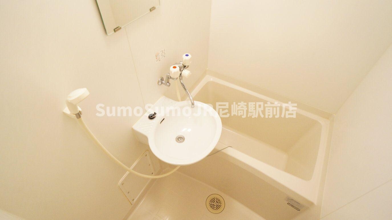 物件内観写真6　(忙しい朝には欠かせない洗面所です)