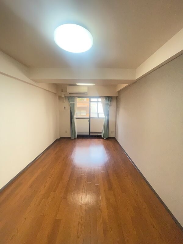 物件内観写真7　(使い勝手のいい寝室です)