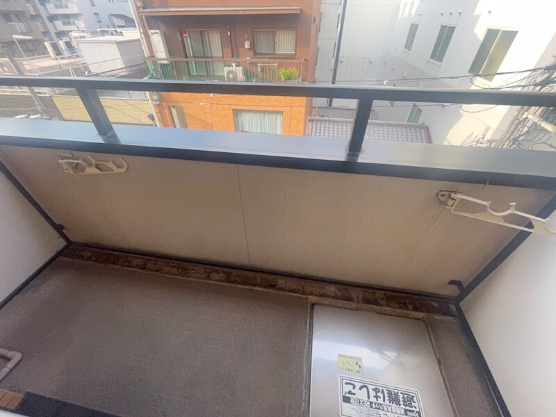 物件内観写真9　(バルコニーからの眺めを楽しみながら食事をしませんか)